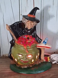 Strega e calderone vintage Halloween in ceramica con FACCIA RACCAPRICCIANTE illuminato alto 7 1/2" - Foto 1 di 20