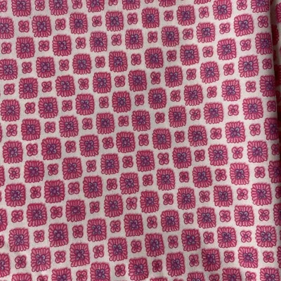 Quilting Patchwork Fabric 100 x 160cm ~ 1m x WOF Pink Square Flowers material - Image 1 of 4