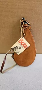 Bandolera De Colección Bota Gamuza Cuero Agua Vino Bolso Cantimplora Hecha en España Totalmente Nueva - Imagen 1 de 5