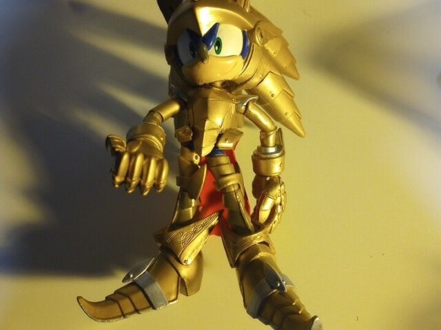 Boneco Super Sonic articulado amarelo 26 cm