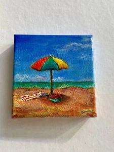 Paraguas de playa pequeño de 4" cuadrado pintura al óleo y toalla a rayas en la playa - Imagen 1 de 4