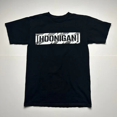 Camiseta Hoonigan Ken Block Gráfica Logo Deletrear Auto Racing Negra Talla Pequeña Foto 1 de 4