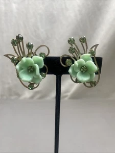 Vintage Gold Tone Green Rhinestone Clip on Earrings Floral Burst Glow Stone - Picture 1 of 11