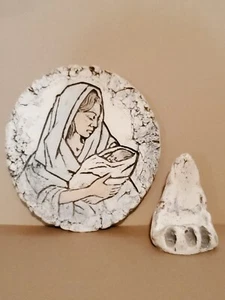 Virgen María y Niño Jesús Religioso 7 Pulgadas Arcilla Tallada Placa Con Soporte - NUEVO - Imagen 1 de 3