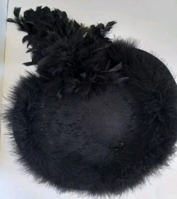 Sombrero Derby Iglesia Negro Ala Ancha De Colección, Encaje, Piel Sintética, Plumas Foto 1 de 4