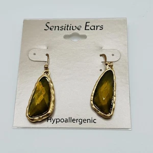 Gold Tone Faceted Green Dangle Earrings Hypoallergenic NWT Sensitive Ears - Picture 1 of 4