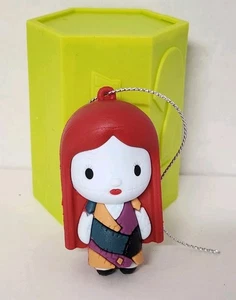 Nightmare Before Christmas Hallmark Mystery Ornament Halloween Sally - Bild 1 von 2