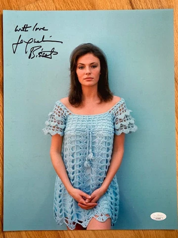 JACQUELINE BISSET HAND SIGNED 11x14 COLOR PHOTO        YOUNG+BEAUTIFUL       JSA Cover