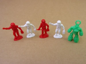 5-pc Lot Vintage Plastic Astronauts & More ~ Space Sci-Fi Robot Fantasy Toys - Picture 1 of 8
