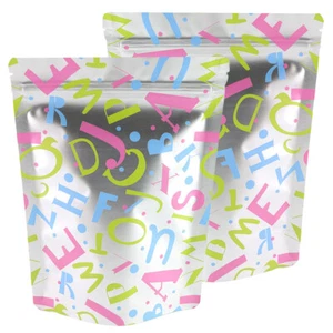 Bolsas de pie con estampado de alfabetos de color plateado diseñadas para fiestas dulces - Imagen 1 de 5