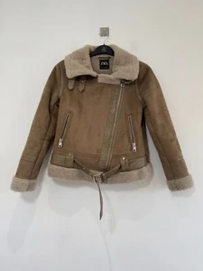 Giacca Zara donna taglia small beige ecopelle scamosciata biker sherpa foderata in pile - Foto 1 di 10
