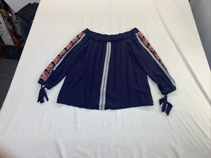 EUC!! SOLITARE Cold Shoulder Navy w/ crocheted sleeved blouse. Size Medium. - Picture 1 of 10