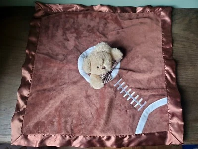 Cobertor de segurança Bearington Baby Collection urso de pelúcia futebol Lovey Silky Side - Imagem 1 de 4