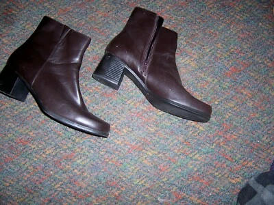 PREDICTIONS 棕色侧拉链皮革短靴 - 10 码 — 第 1/3 张图片