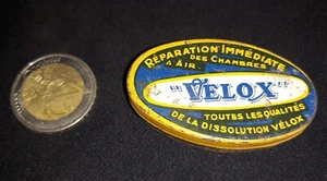 Ancienne Boite vide en tôle Lithographiée VELOX réparation  5 cm  N°705/118 - Imagen 1 de 2