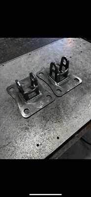 11-23 ford f250/f350 bolt on rear traction bar mount set (3/4” bolt holes) - image 1 of 4