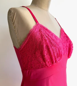 1960s Vintage Vanity Fair Slip Dress Pink Lace Bust 32 sz S Maisel Mad Men Glam - Picture 1 of 9