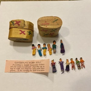 Muñecas Pequeñas Guatemala Preocupación Hechas a Mano De Colección en Caja de Madera Pintada 2 12 Piezas y Papel - Imagen 1 de 5