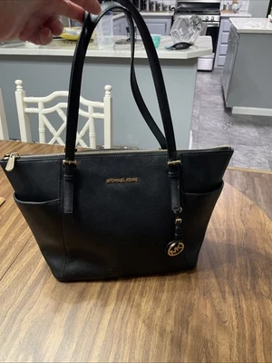 Michael Kors Jet Set. Medium. Top Zip. Black Cross Grain Leather Tote - Image 1 of 4