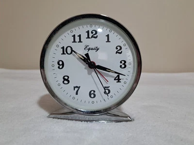 5.50 in. Large Analog Quartz Wind-Up Loud Bell Bedside Alarm Clock Display - Image 1 of 4