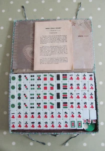 VINTAGE MAH JONG SET COMPLETE WITH 152 TWO TONE RESIN TILES CLOTH CASE MAH JONGG - Picture 1 of 14