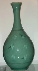 KOREAN VASE CELADON CRANE GREEN GLAZED CERAMIC POTTERY SIGNED BY THE MAKER - Picture 1 of 4