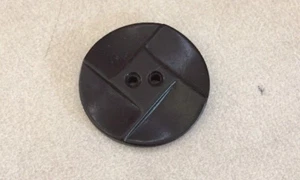 Vintage Art Deco 1930s Bakelite Dark Brown Carved Round Two Hole Button 3cm - Picture 1 of 3