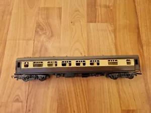 OO GAUGE TTR TRIX RAILWAYS PULLMAN COACH BROWN & CREAM - Picture 1 of 5