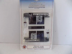 ROAD CROSSING #42208 HO SCALE BY; BACHMANN PO - Picture 1 of 4