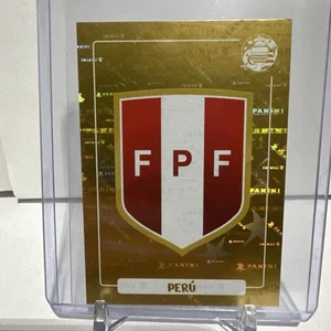 Panini Copa America 2024 #PER1 PERU Team Shield Gold Parallel Sticker NM/MT - Bild 1 von 2