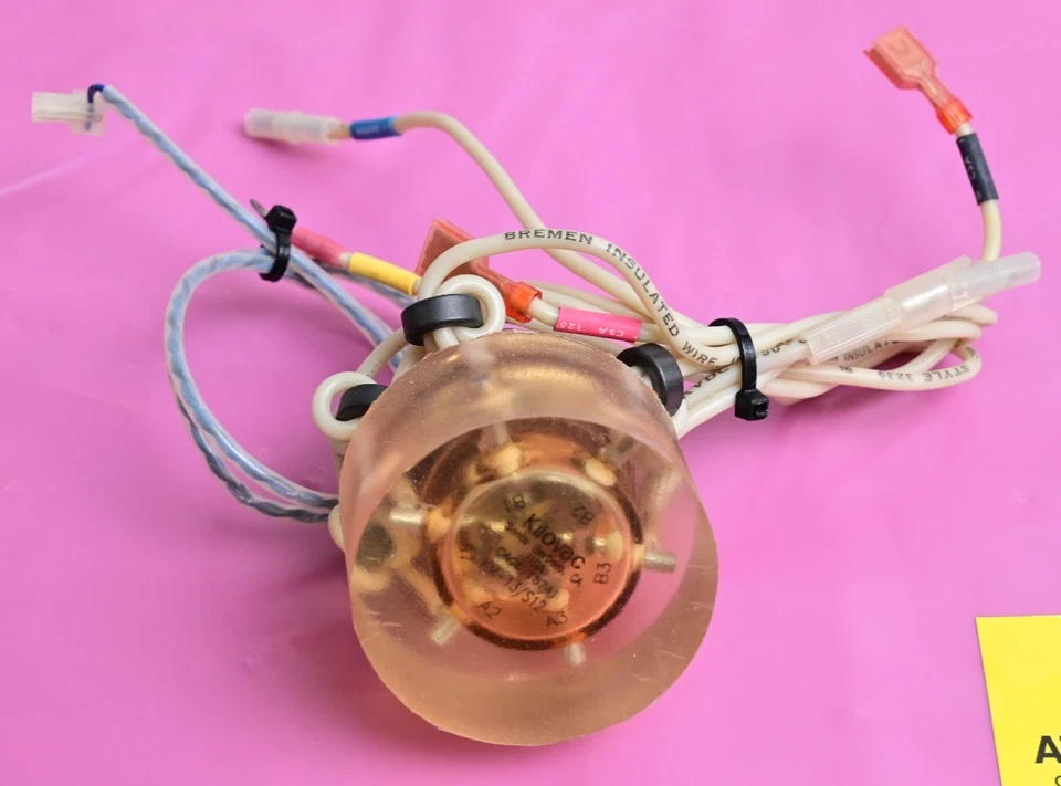 Relé de vacío de alto voltaje Kilovac KM-13/S12 48Ω 24V encapsulado Foto 1 de 4