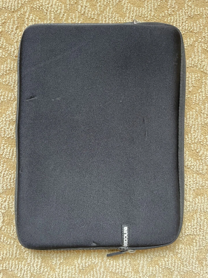 Estuche de viaje Incase Classic negro 15” funda para portátil Foto 1 de 4