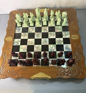 Vintage Chinese Hand Carved Jade Soapstone Chess Set Folding Wooden Case Drawers - Photo 1 sur 22
