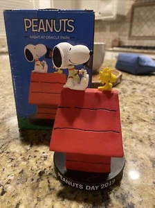 PEANUTS DAY SF GIANTS Dog House, Red Barn SNOOPY & WOODSTOCK BOBBLEHEAD NIB Rare - Picture 1 of 2