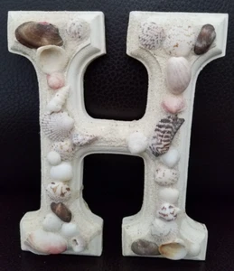 Art Minds Buchstabe H dekoratives Holz mit Muscheln verkrustet 6" hoch - Bild 1 von 3