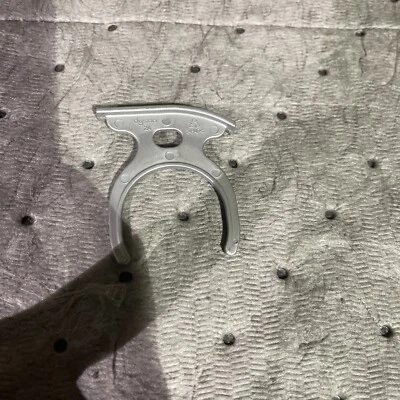 GENUINO DYSON DC15 ASPIRADORA GRAN GIRO CLIP VARITA BLOQUEO - 908978-01 - USADO Foto 1 de 2