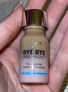 IT Cosmetics TAN Bye Bye Breakout Full Coverage Treatment Concealer - Picture 1 of 2