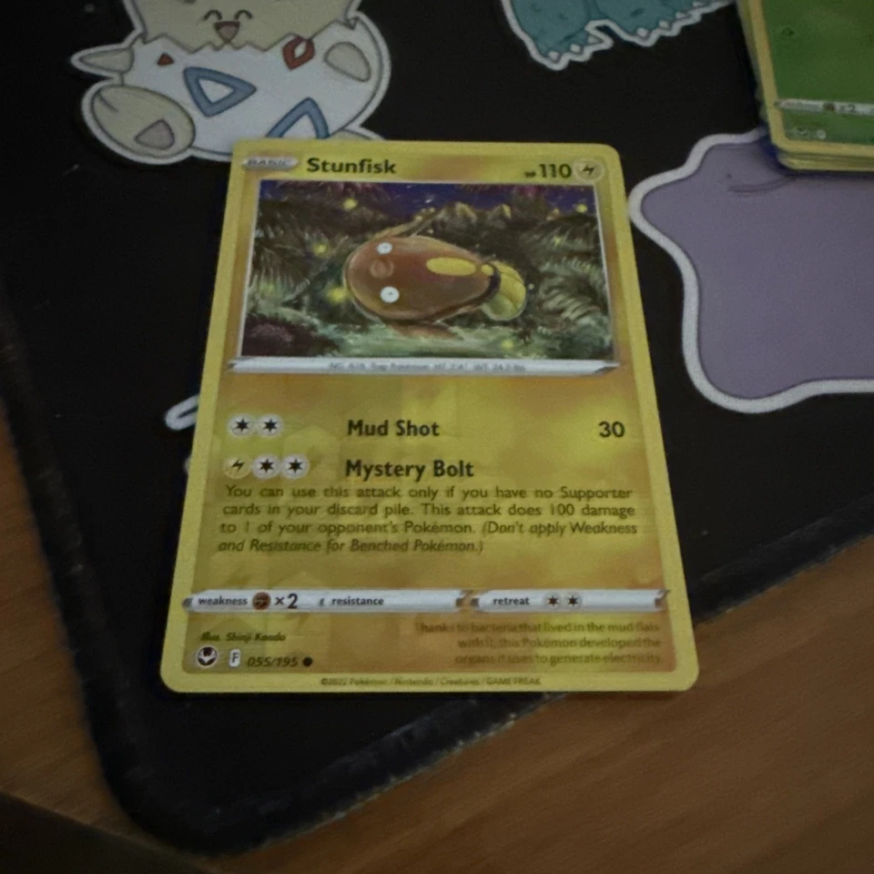 Stunfisk 055/195 Swsh12: Sword & Shield - Silver Tempest Reverse Holo - Image 1 of 1