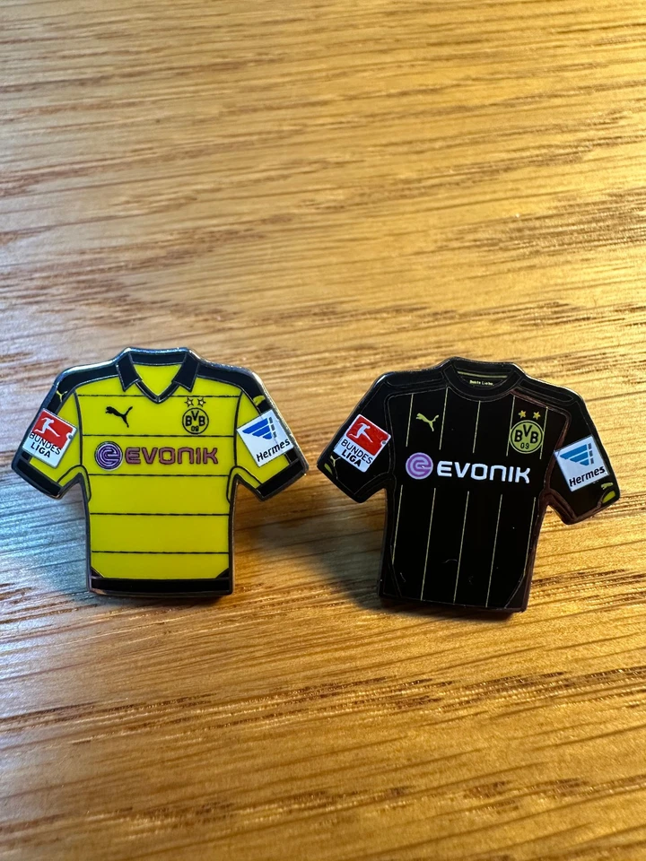 2 Trikot Pins Borussia Dortmund 2015/16 Bundesliga - Bild 1 von 1