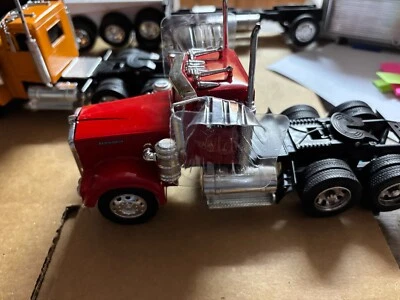 1/32 NEW RAY KENWORTH W 900  DAY CAB SEMI TRACTOR, NO PACKAGING #  B 243 - Image 1 of 4