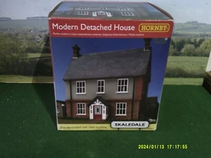 HORNBY 00 SKALEDALE MODERN DETACHED HOUSE. CAT NO.R9804 - Picture 1 of 1