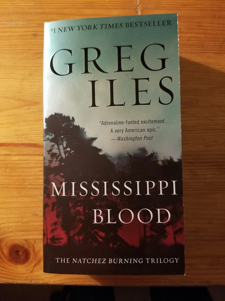 Mississippi Blood: The Natchez Burning Trilogy (Penn Cage, 6) - mass market ... Foto 1 de 1