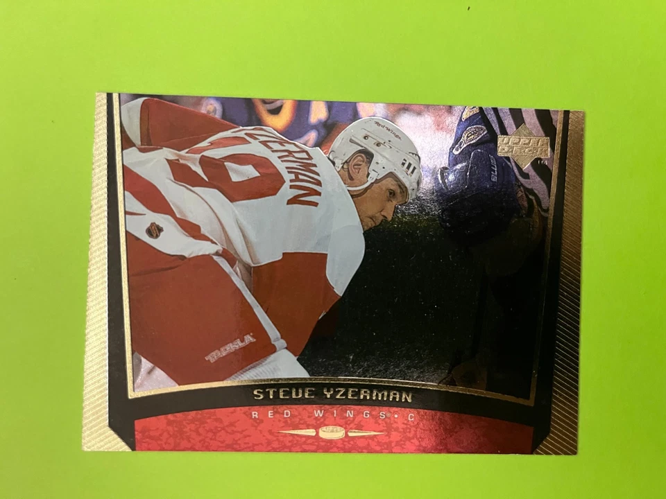 1998-99 Upper Deck Gold Reserve Parallel #389 Steve Yzerman Detroit Red Wings - Image 1 of 2