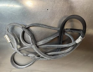 Genuine Mercedes-Benz W123 S123 Wagon Rear Right Door Seal 300TD OEM NEW - Picture 1 of 3
