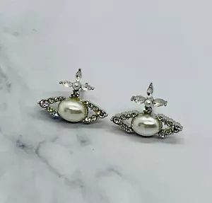 Auth VIVIENNE WESTWOOD Orb Pearl Earrings - Pre owned / LE4667 - Picture 1 of 6