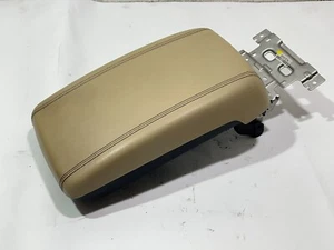 SSANGYONG TIVOLI ARMREST FRONT CENTRE CONSOLE ARM REST TRIM COVER 2015-ON - Imagen 1 de 6
