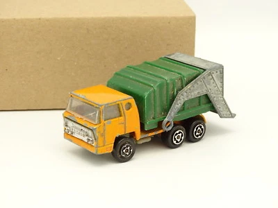 Majorette 1/100 - Bernard Garbage Truck - Image 1 of 2