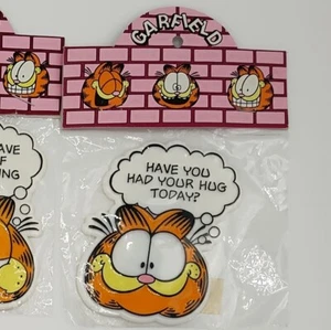 Vtg 1978 Garfield 3" Plastic Fridge Magnet "Have You Had Your Hug Today?" - Picture 1 of 2