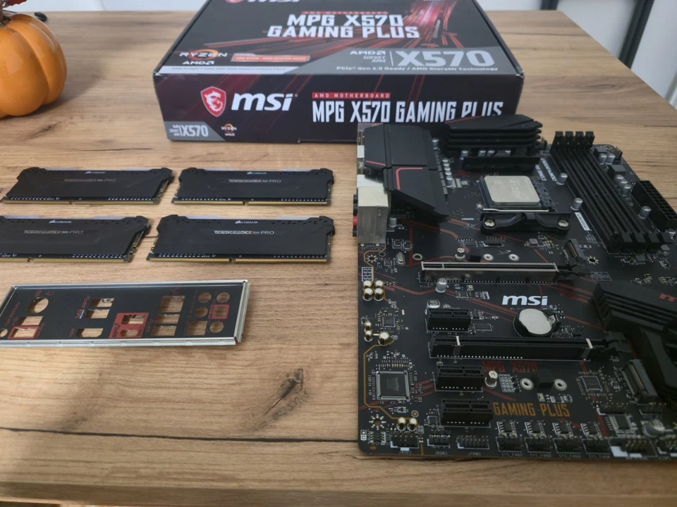 Bundle Msi MPG X570 + Ryzen 7 5700 X3D + Ram Corsair RGB 32GB 3600mhz - Immagine 1 di 4