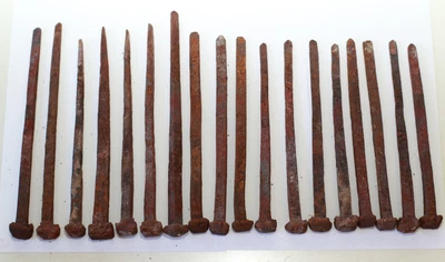 Lot de 18 Clous ancien en fer forgé du XIXeme s - Photo 1/4